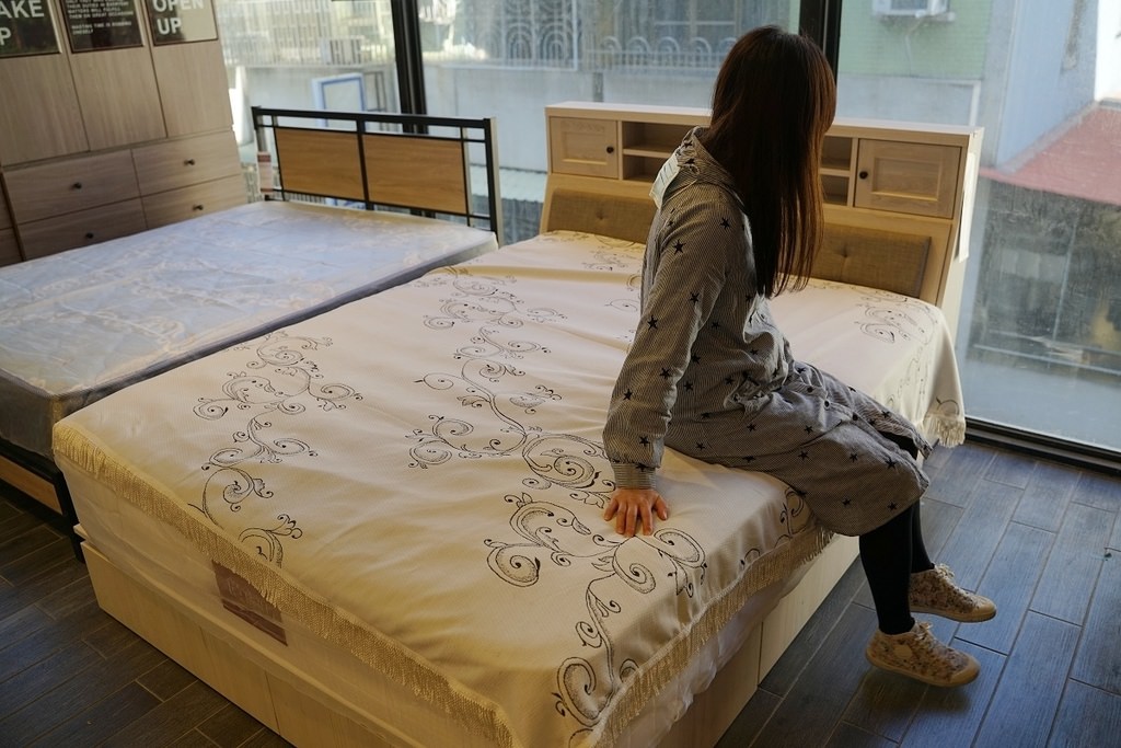 【高雄家具店推薦】客製化沙發超多選擇 終身保修通通批發價 億家具批發倉庫高雄店