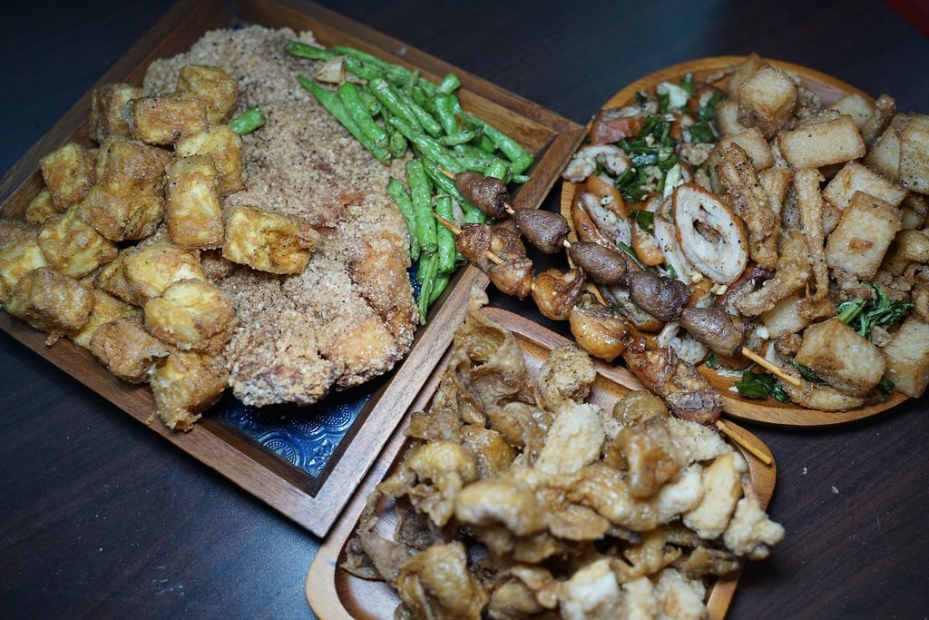 【全台最貴籤詩雞排】台中最潮鹹酥雞攤 問事解惑還可以吃美味炸物 熊掌香雞排