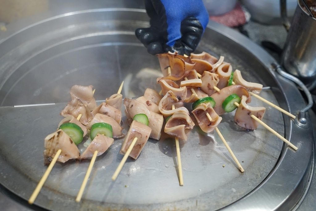 【宜蘭礁溪小吃推薦】15年老字號秘製醬汁 精選日本魷魚翅口感軟脆 燦哥沙茶魷魚滷物專門店