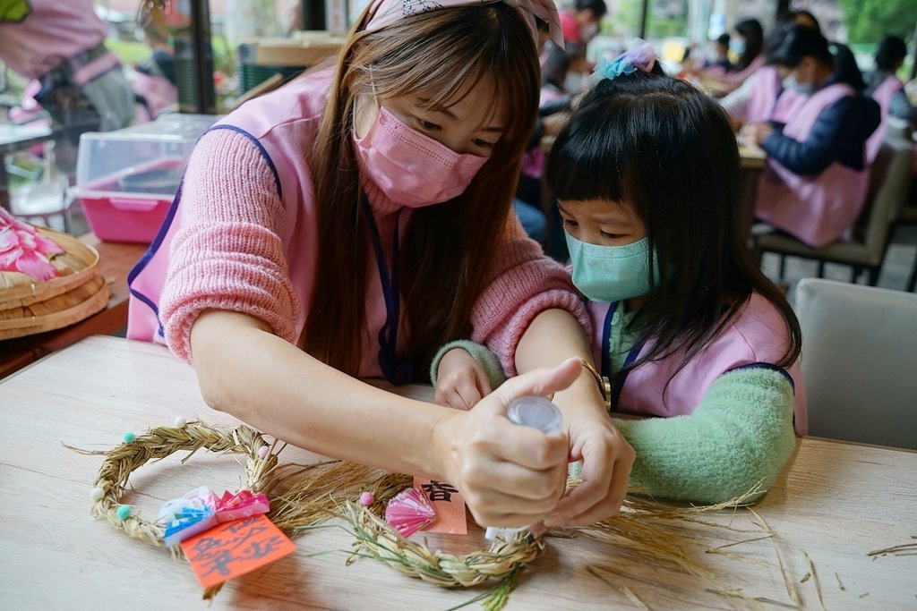 【桃園親子行程景點推薦】都市農夫稻穗收割稻梗祈福環體驗營 專業生態導覽 大有梯田生態公園