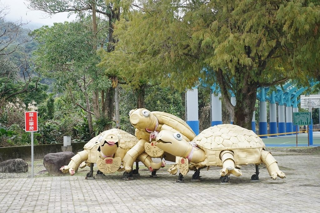 【宜蘭頭城免費親子景點推薦】宜蘭首座親子共融特色公園 特色台車互動遊具/圓弧探索攀爬組 頭城運動公園