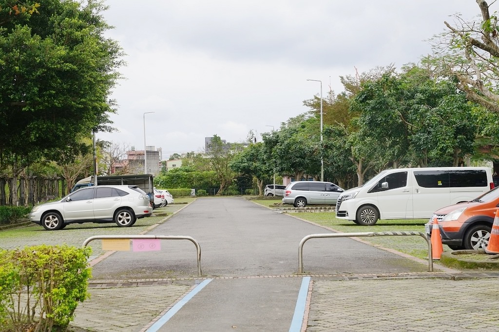 【宜蘭頭城免費親子景點推薦】宜蘭首座親子共融特色公園 特色台車互動遊具/圓弧探索攀爬組 頭城運動公園