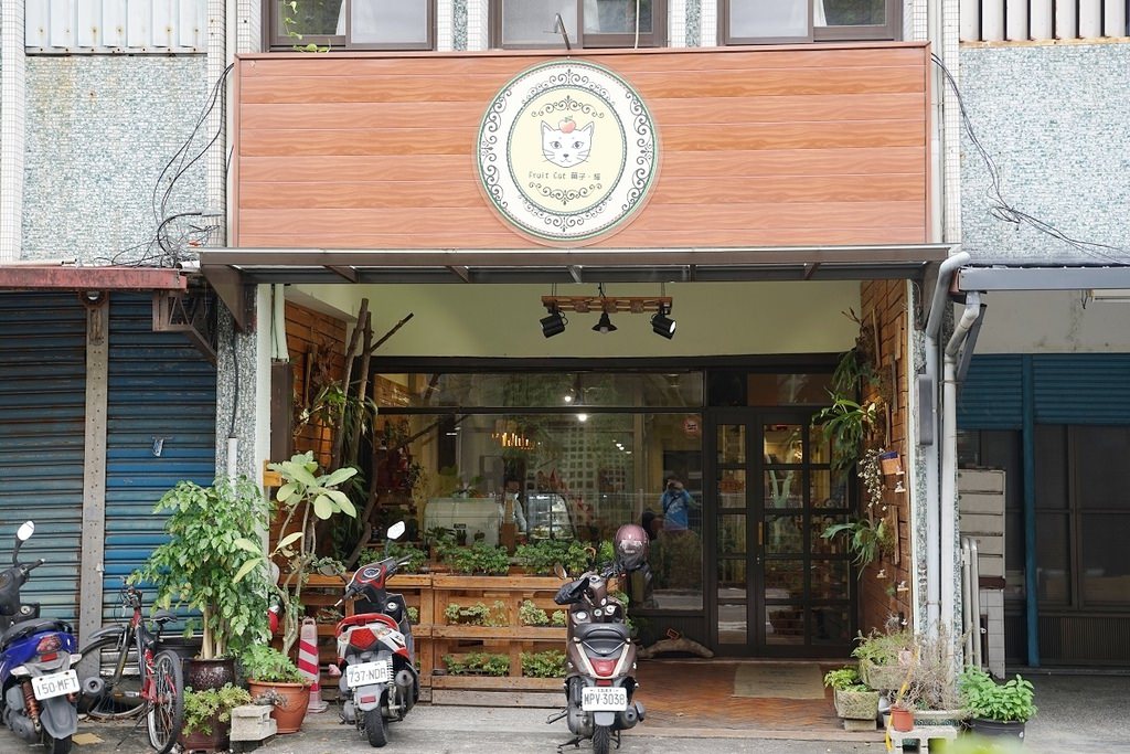 【宜蘭貓咪咖啡館推薦】豹貓複合式咖啡廳 套餐x咖啡x手作甜點【菓子．貓】