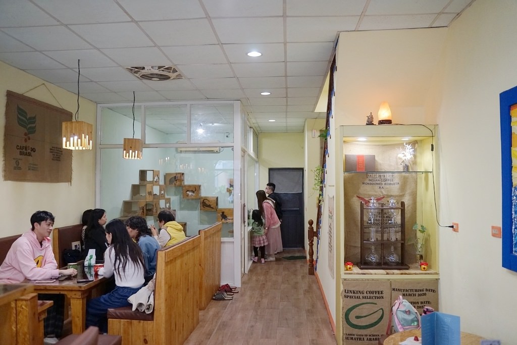 【宜蘭貓咪咖啡館推薦】豹貓複合式咖啡廳 套餐x咖啡x手作甜點【菓子．貓】