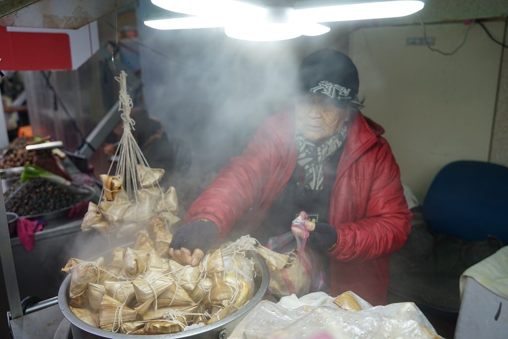 【新北石門肉粽推薦】十八王公肉粽小農市集 小肉粽一顆只要10元 林蜂肉粽
