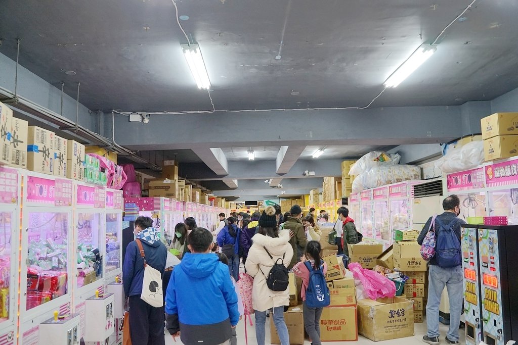 【台北夾娃娃機店推薦】全台北最好夾 零食/飲料/餅乾/生活用品通通夾好夾滿 優品娃娃親子遊樂園台北店