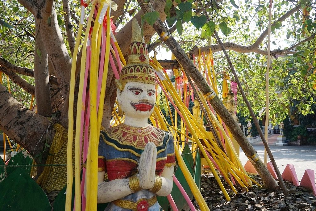 【泰國清邁佛寺推薦】金碧輝煌雙龍階梯步道 菩提樹麥康許願樹 清邁沙閣寺 Wat Phra That Doi Saket