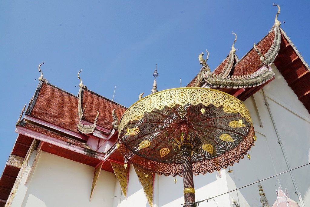 【泰國清邁佛寺推薦】金碧輝煌雙龍階梯步道 菩提樹麥康許願樹 清邁沙閣寺 Wat Phra That Doi Saket