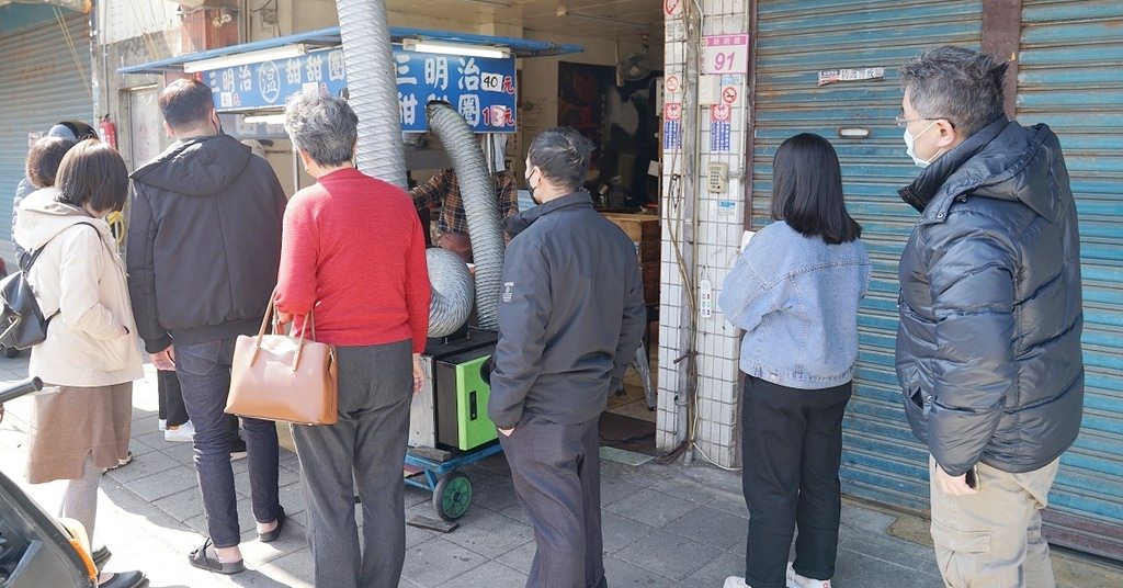 【中壢人氣排隊美食推薦】中壢夜市秒殺甜甜圈 一天只賣四小時 溫記不一樣三明治甜甜圈