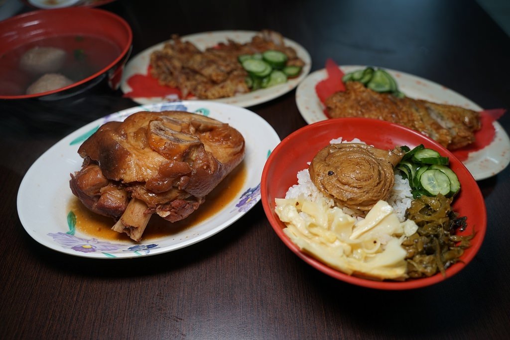 【苗栗市區小吃推薦】必吃豬腳網紅滷肉飯 燒肉手工雞卷小菜必點 御五星級麵線苗栗店