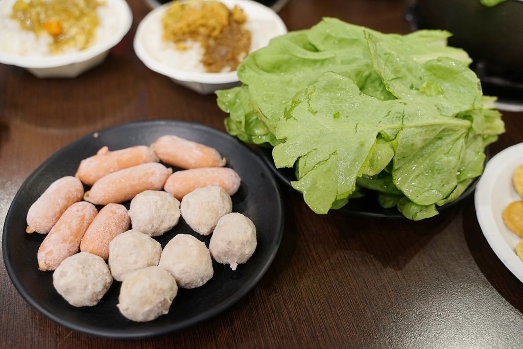 【中原大學小火鍋推薦】超豐富自助吧吃到飽 肉燥飯/咖哩飯/王子麵/霜淇淋/甜點蛋糕無限量供應 羽之鍋中壢店