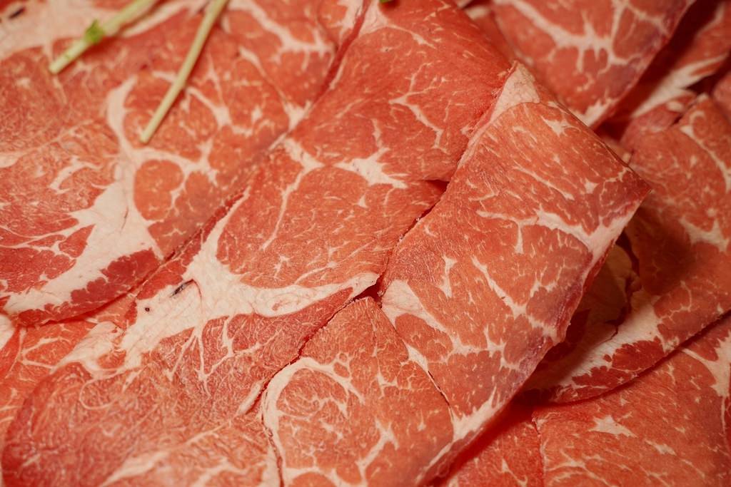 【新北蘆洲火鍋推薦】巨無霸肉盤海鮮CP值超高 豐富自助吧霜淇淋吃到飽 肉老大頂級肉品涮涮鍋蘆洲長安店
