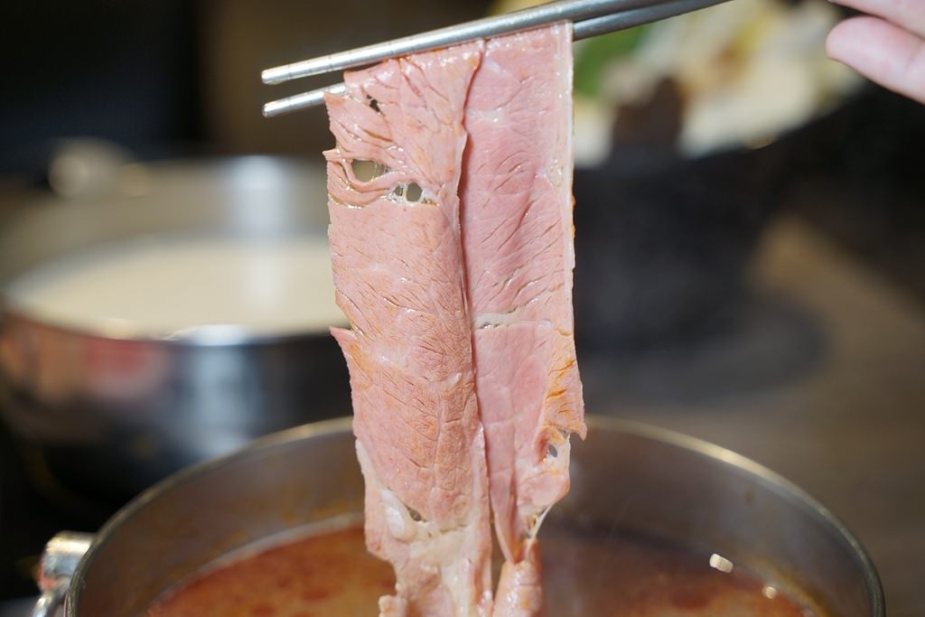 【新北蘆洲火鍋推薦】巨無霸肉盤海鮮CP值超高 豐富自助吧霜淇淋吃到飽 肉老大頂級肉品涮涮鍋蘆洲長安店