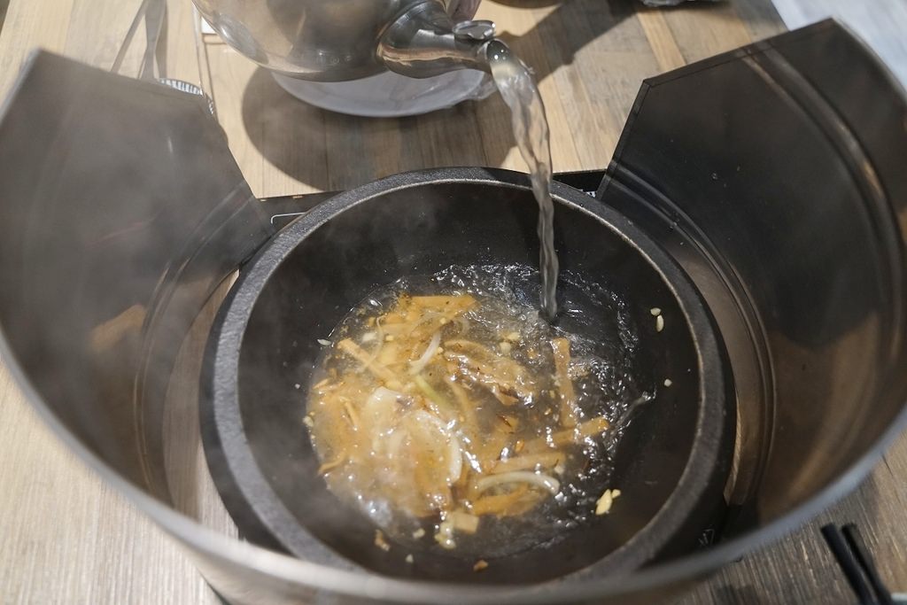 【基隆石頭火鍋推薦】崁仔頂現流海鮮每日新鮮直送 基隆特色食材大集合 厚鍋平價自助石頭火鍋城
