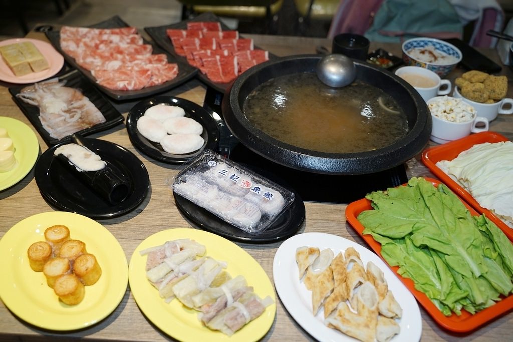 【基隆石頭火鍋推薦】崁仔頂現流海鮮每日新鮮直送 基隆特色食材大集合 厚鍋平價自助石頭火鍋城