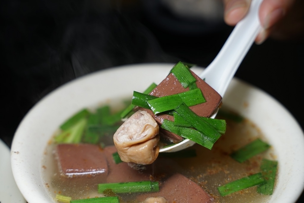 【桃園蘆竹富國路早餐推薦】桃園龍德宮人氣中式早點 人氣炒麵豬血湯必點 耶穌愛你我家早點