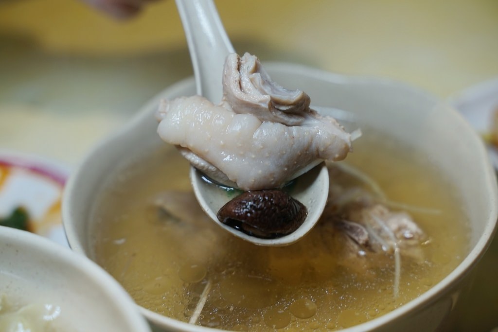 【三重小吃美食推薦】三重五大滷肉飯之一 Google評論高達3500則 店小二魯肉飯