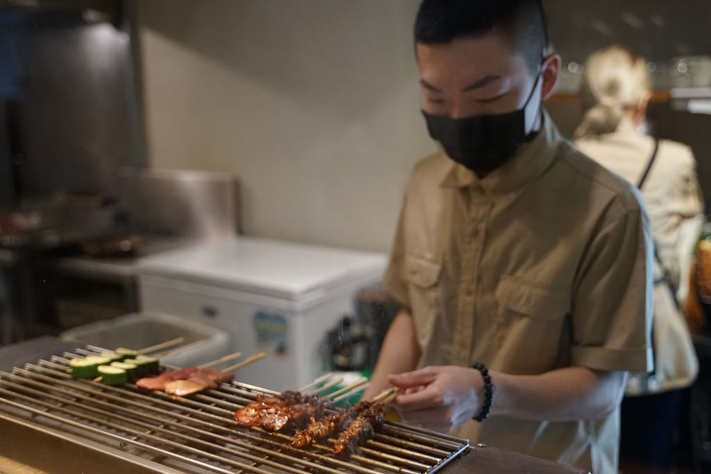 【板橋居酒屋推薦】板橋寵物友善餐廳好選擇 新板特區第一家和風洋食餐酒館 三颯舞串燒居酒屋