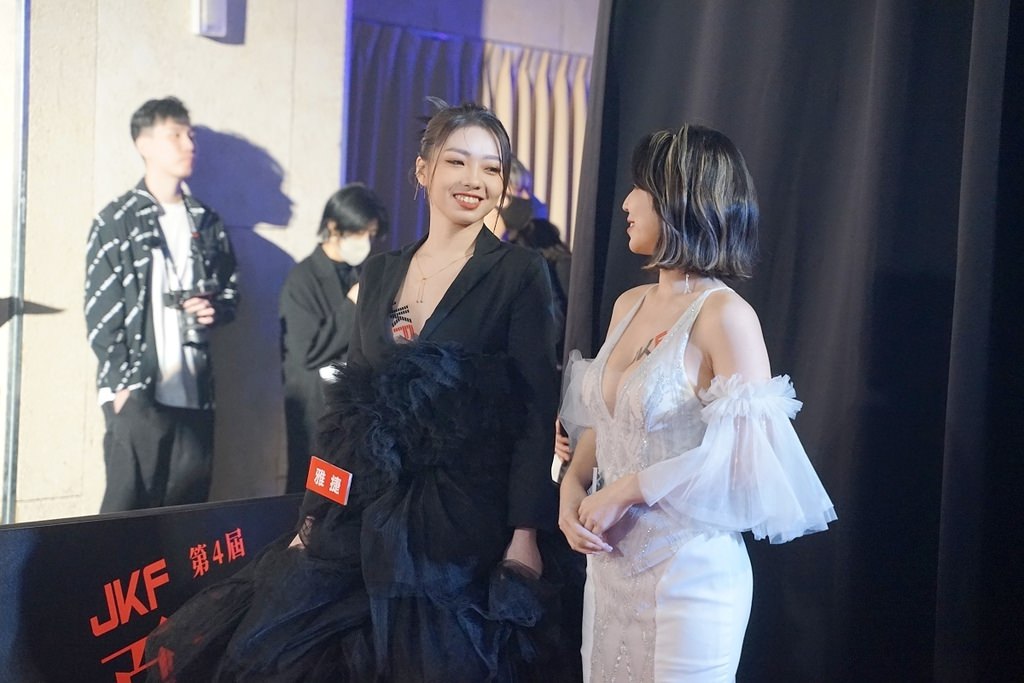 第四屆JKF百大女郎頒獎典禮全紀錄 孫生「性感小野馬」餵食吃包秀 王思佳亮麗踩場星光大道