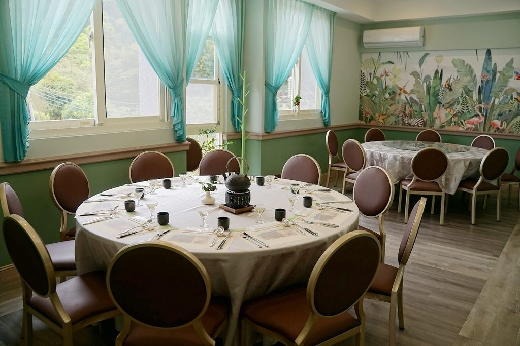 【新北三峽無菜單料理餐廳推薦】四季花園聚餐包廂好選擇 大漢溪景觀餐廳30年主廚好味道 鳶山紅樓
