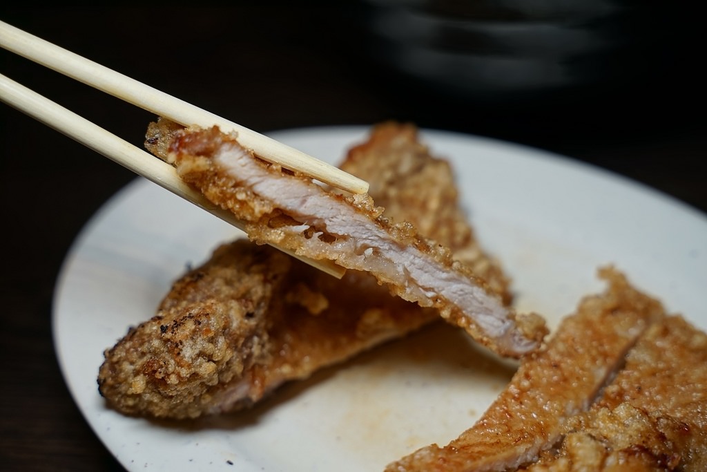 【桃園蘆竹南崁宵夜小吃推薦】夜店風在地人氣美食 美味必點排骨飯/雞排飯 大小魯肉飯