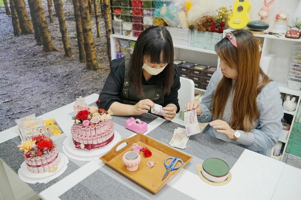 【中壢永生花藝教室推薦】日本AUBE協會認定海外合格教室 母親節鈔票蛋糕手作DIY體驗 花皇后花藝手作設計
