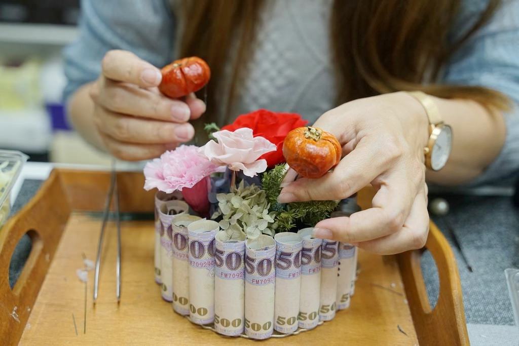 【中壢永生花藝教室推薦】日本AUBE協會認定海外合格教室 母親節鈔票蛋糕手作DIY體驗 花皇后花藝手作設計