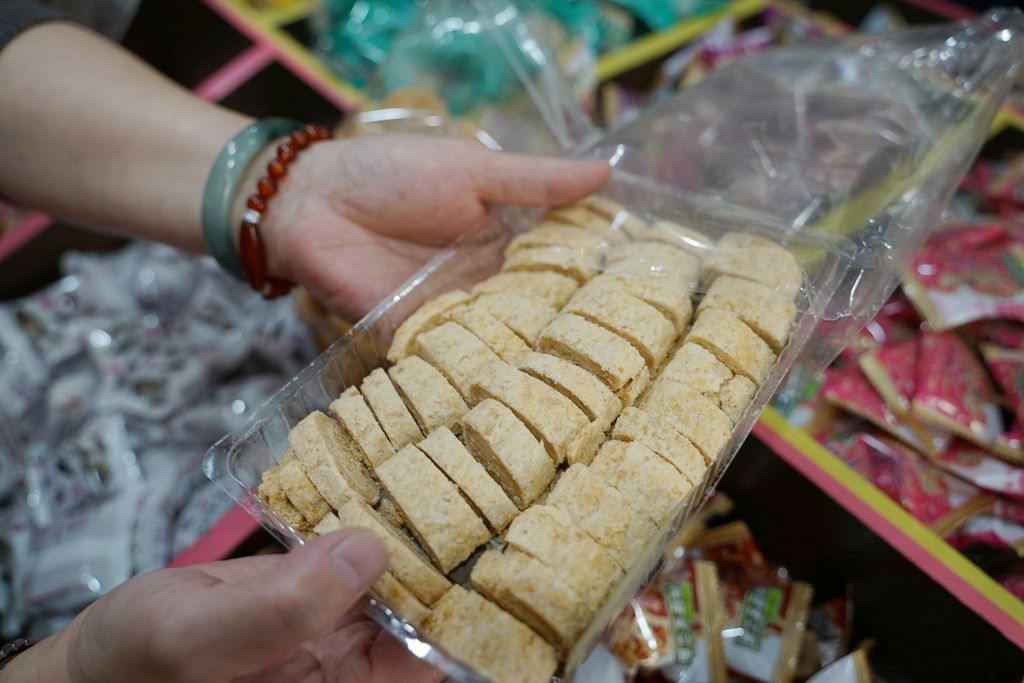 【小金門伴手禮推薦】小金門第一老牌創立於民國49年 美味必買竹葉貢糖/花生荖/芋頭片 金瑞成貢糖東林店