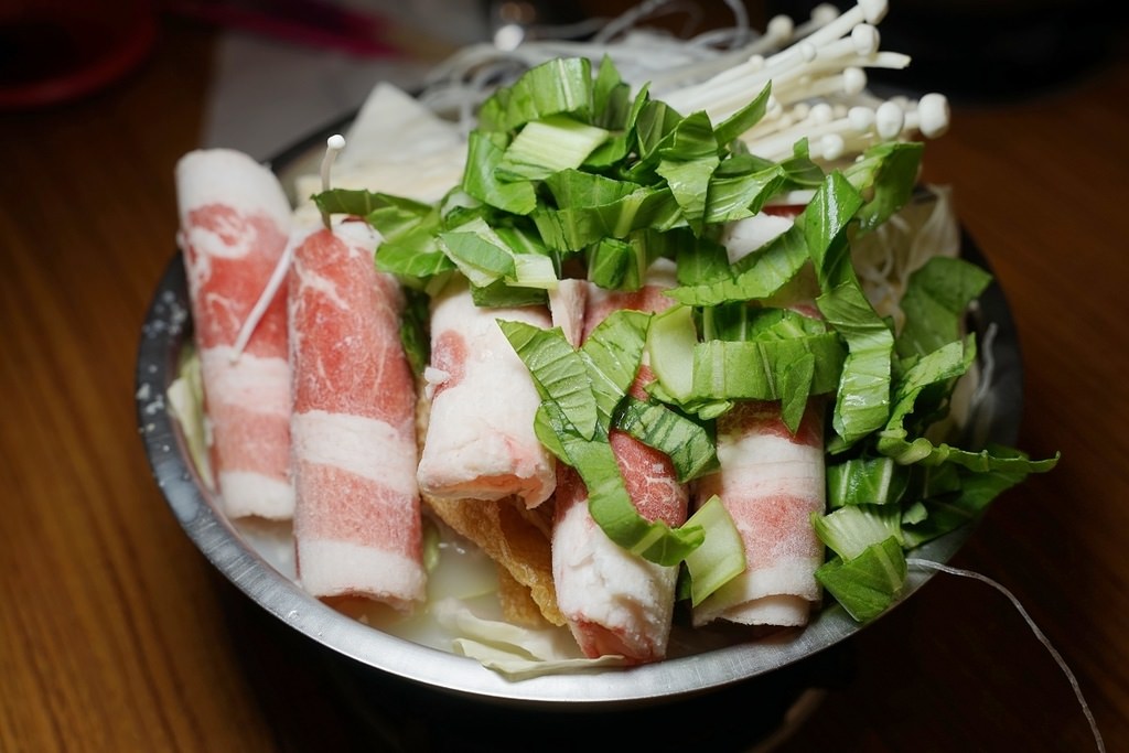 【桃園青埔小火鍋推薦】豐富自助吧吃到飽 滷肉飯/涼麵/冷飲/冰淇淋無限量供應 8鍋青埔店