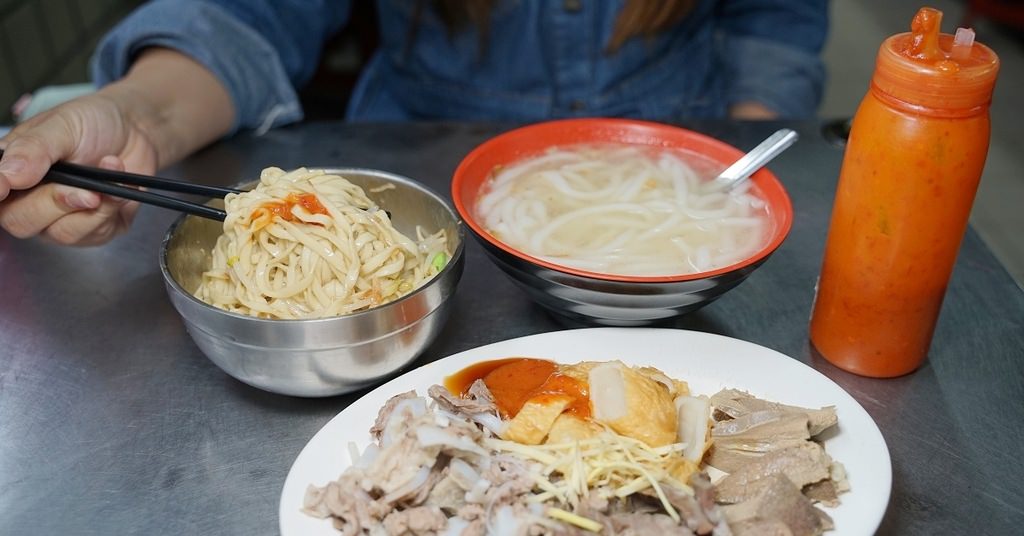 【基隆仁愛市場小吃推薦】基隆在地老字號美食 獨特必點美味小菜 阿惜仔古早味米粉湯