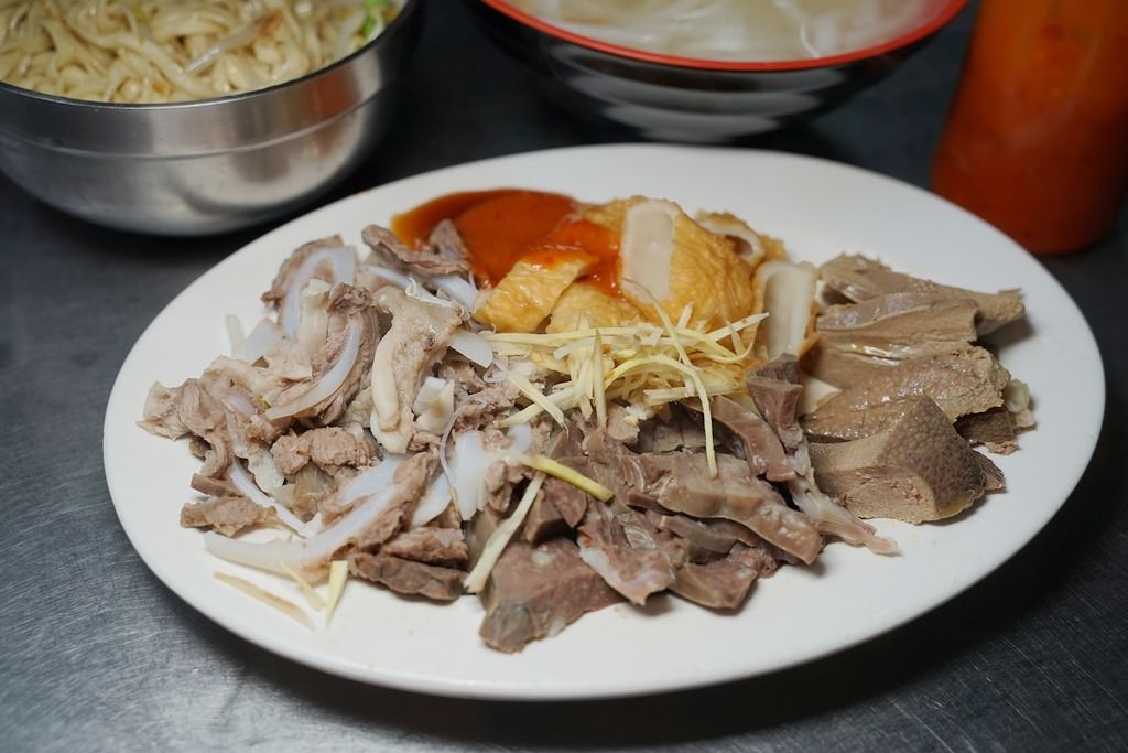 【基隆仁愛市場小吃推薦】基隆在地老字號美食 獨特必點美味小菜 阿惜仔古早味米粉湯
