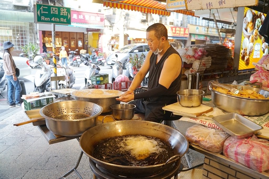 【基隆仁愛市場伴手禮推薦】基隆在地人氣老店 現炸天婦羅甜不辣 兩全天婦羅