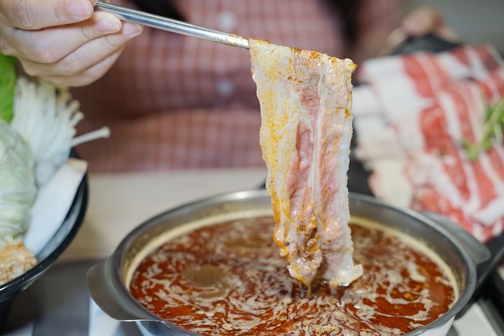 【台北萬華火鍋推薦】大份量肉盤超滿足 海爺雙人套餐豐富海鮮拼盤 魏大爺火鍋店