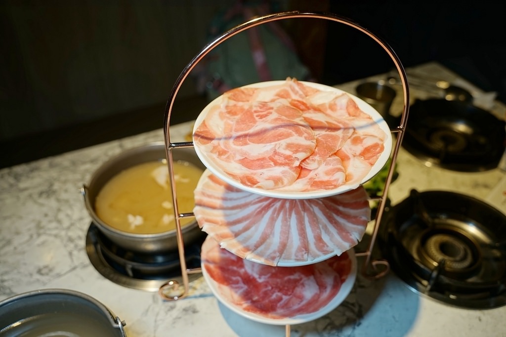 【台中霧峰火鍋餐廳推薦】自助蔬食無限量供應吃到飽 美味必點雙人經典牛豚雙塔套餐 築崎相撲鍋物霧峰殿