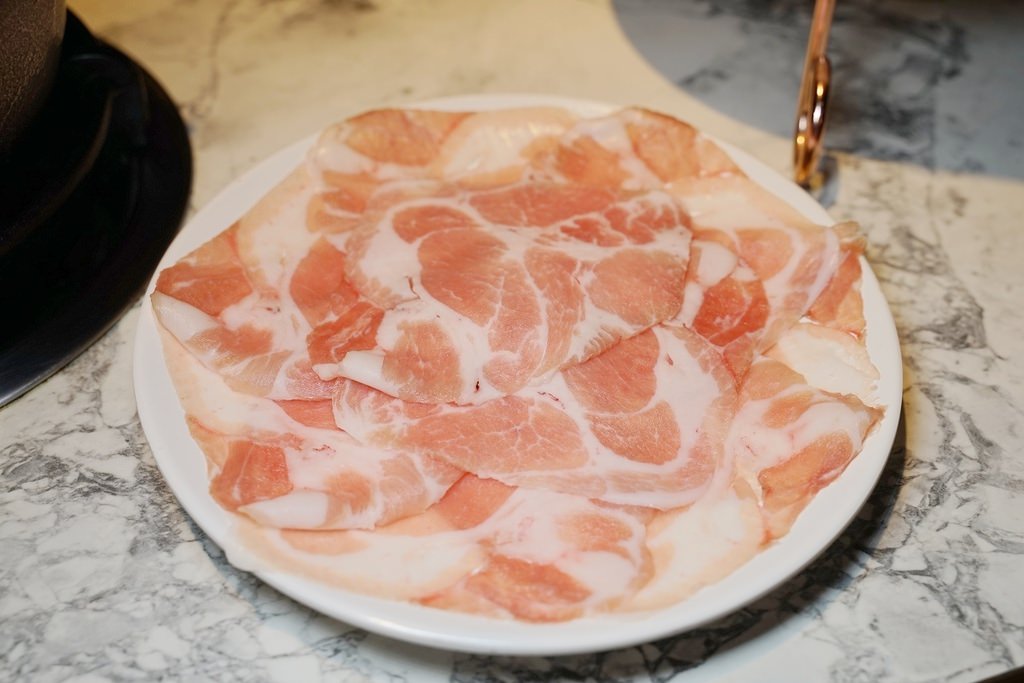 【台中霧峰火鍋餐廳推薦】自助蔬食無限量供應吃到飽 美味必點雙人經典牛豚雙塔套餐 築崎相撲鍋物霧峰殿