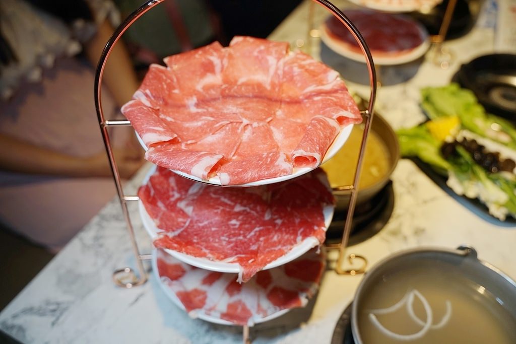 【台中霧峰火鍋餐廳推薦】自助蔬食無限量供應吃到飽 美味必點雙人經典牛豚雙塔套餐 築崎相撲鍋物霧峰殿