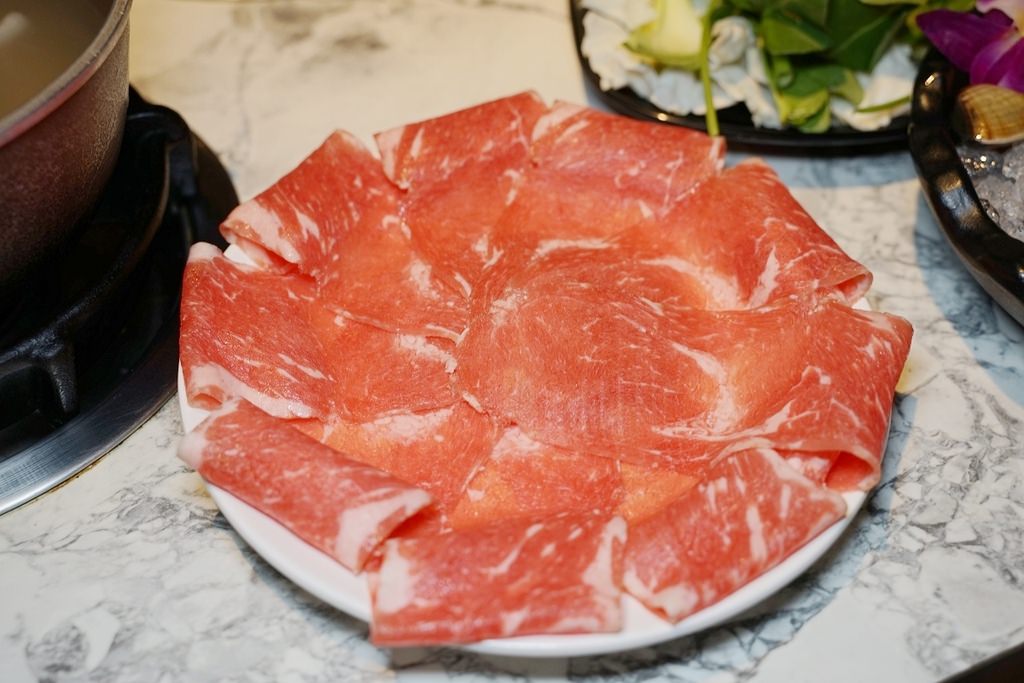 【台中霧峰火鍋餐廳推薦】自助蔬食無限量供應吃到飽 美味必點雙人經典牛豚雙塔套餐 築崎相撲鍋物霧峰殿
