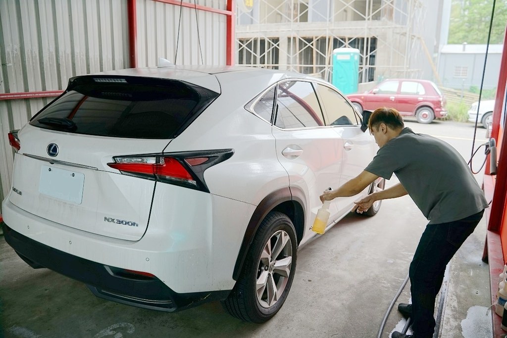 【竹北洗車打蠟推薦】豪華手工洗車+頂級棕櫚蠟 新竹第一間JOWUA特斯拉實體配件專賣店 洗來登竹北汽車美容中心