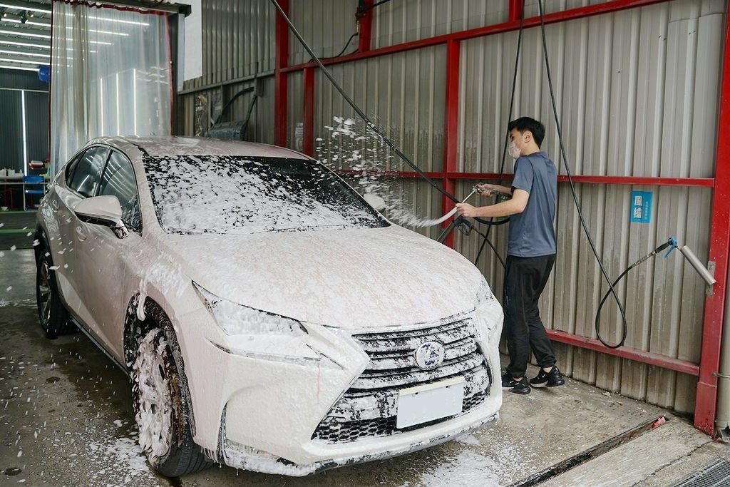 【竹北洗車打蠟推薦】豪華手工洗車+頂級棕櫚蠟 新竹第一間JOWUA特斯拉實體配件專賣店 洗來登竹北汽車美容中心