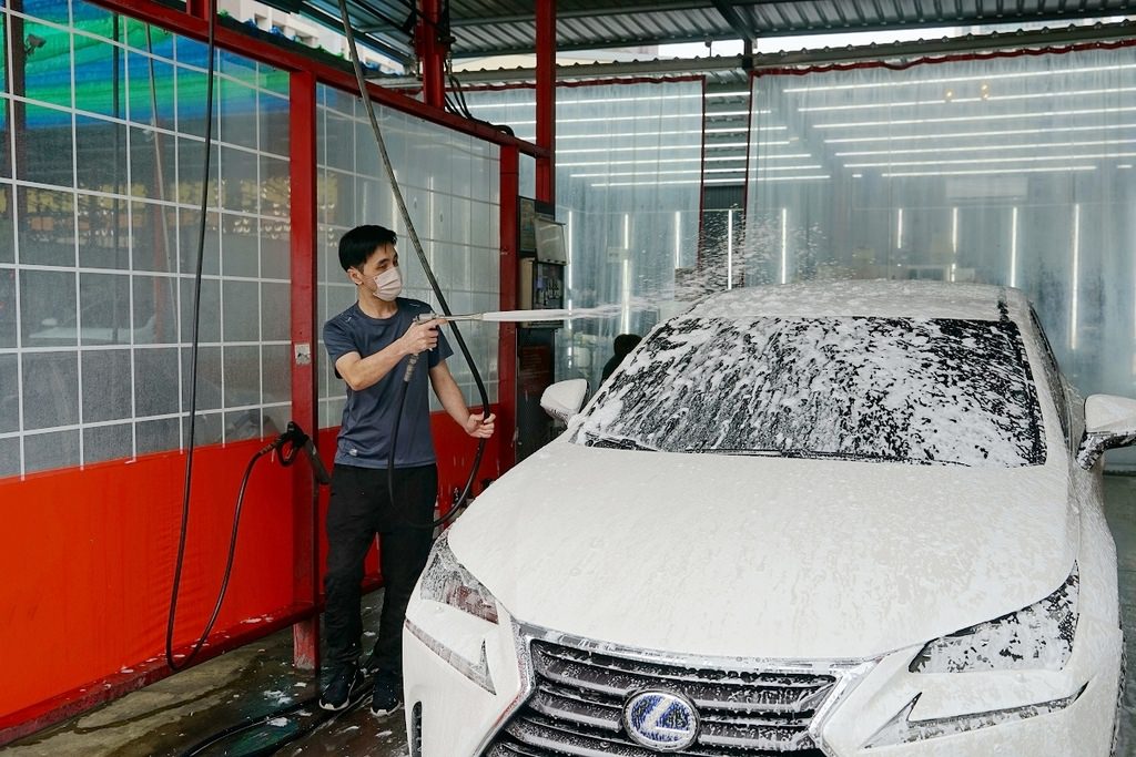 【竹北洗車打蠟推薦】豪華手工洗車+頂級棕櫚蠟 新竹第一間JOWUA特斯拉實體配件專賣店 洗來登竹北汽車美容中心