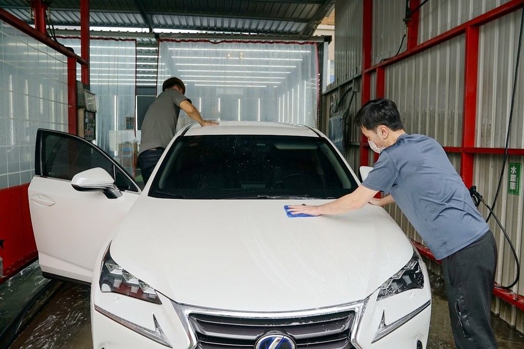【竹北洗車打蠟推薦】豪華手工洗車+頂級棕櫚蠟 新竹第一間JOWUA特斯拉實體配件專賣店 洗來登竹北汽車美容中心