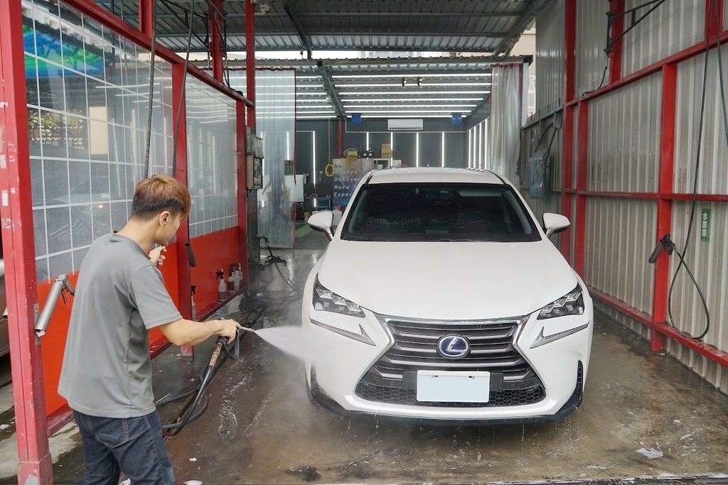 【竹北洗車打蠟推薦】豪華手工洗車+頂級棕櫚蠟 新竹第一間JOWUA特斯拉實體配件專賣店 洗來登竹北汽車美容中心