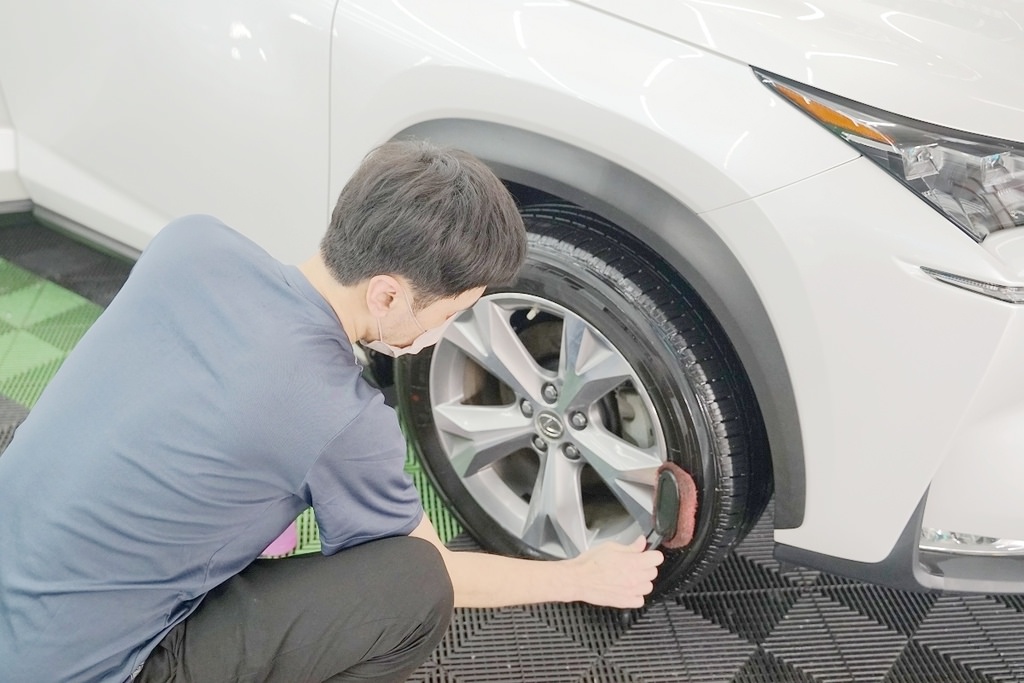 【竹北洗車打蠟推薦】豪華手工洗車+頂級棕櫚蠟 新竹第一間JOWUA特斯拉實體配件專賣店 洗來登竹北汽車美容中心