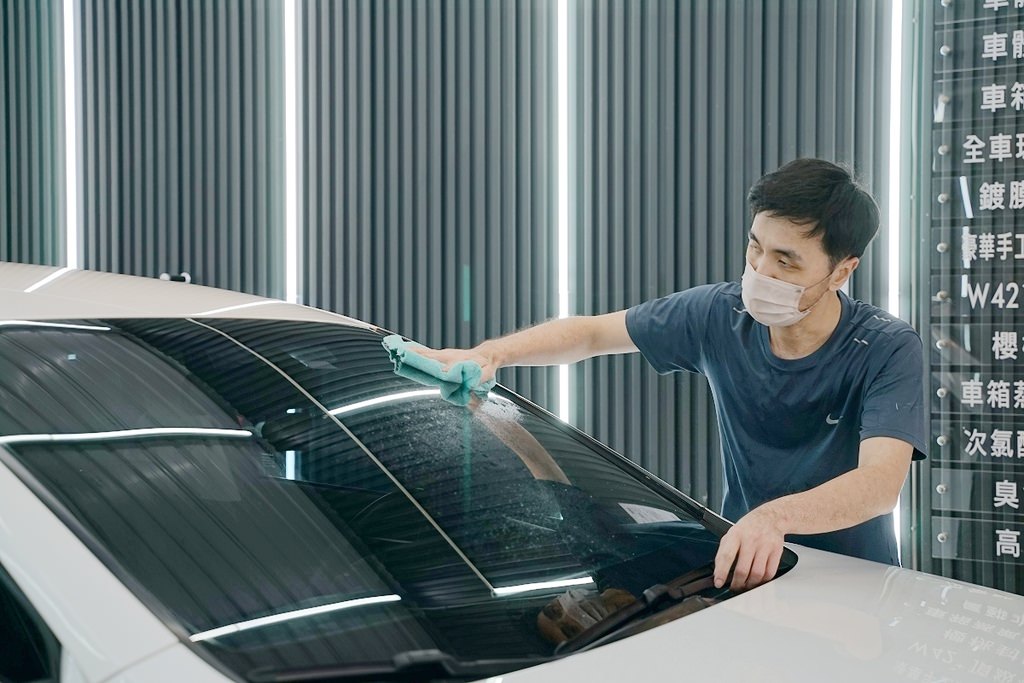 【竹北洗車打蠟推薦】豪華手工洗車+頂級棕櫚蠟 新竹第一間JOWUA特斯拉實體配件專賣店 洗來登竹北汽車美容中心