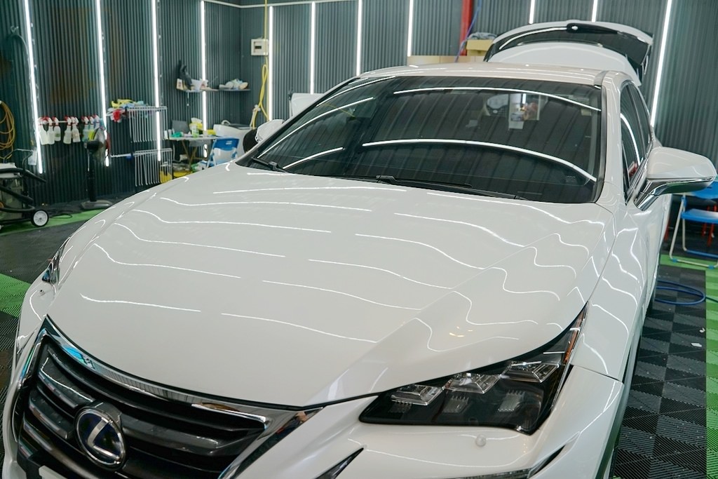 【竹北洗車打蠟推薦】豪華手工洗車+頂級棕櫚蠟 新竹第一間JOWUA特斯拉實體配件專賣店 洗來登竹北汽車美容中心