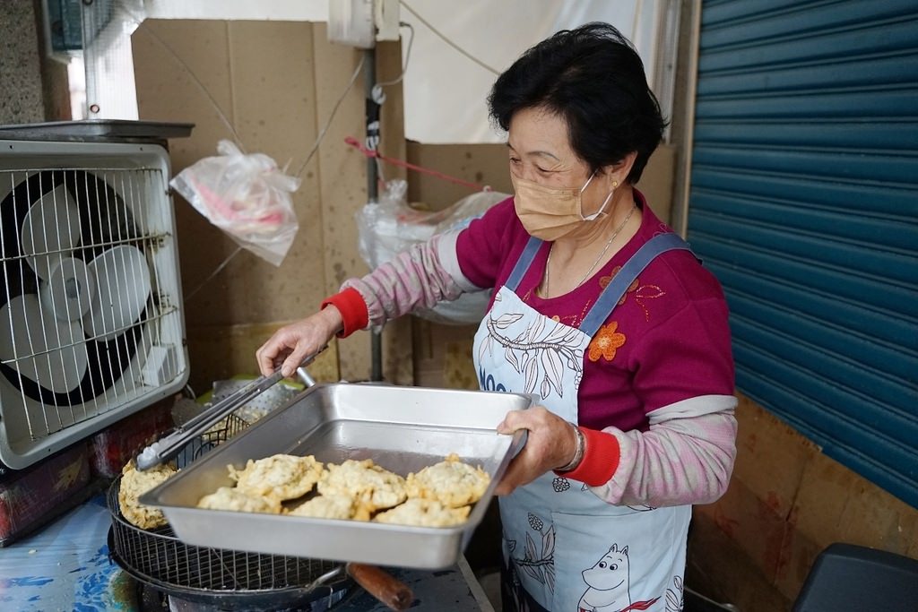 【小金門小吃推薦】小金門西方社區隱藏版美食 餡料豐富口感酥脆 蔡媽媽蚵嗲