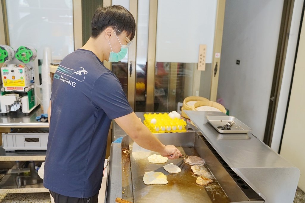 【桃園新屋早餐推薦】現點現煎豐富三明治專賣店 美味必點美式厚牛蛋吐司 晨吉司漢肉排蛋吐司新屋中華店