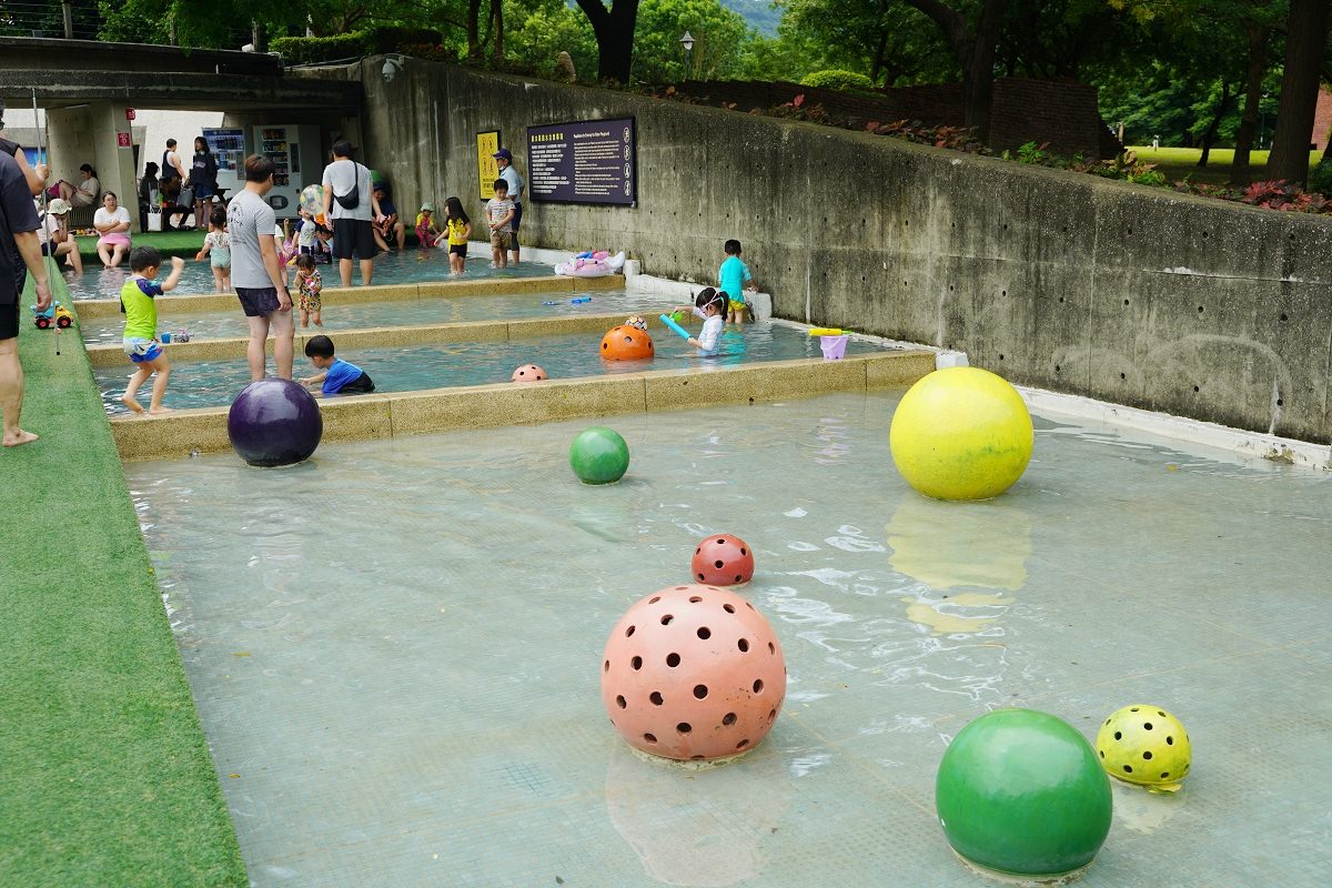 【鶯歌玩水景點推薦】免費入園超貼心 玩沙玩水超好玩 鶯歌博物館水廣場