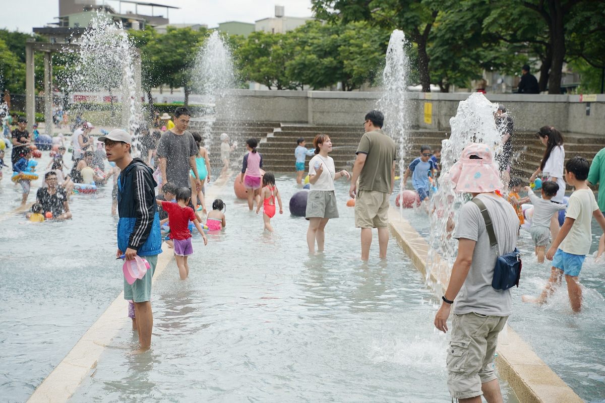 【鶯歌玩水景點推薦】免費入園超貼心 玩沙玩水超好玩 鶯歌博物館水廣場