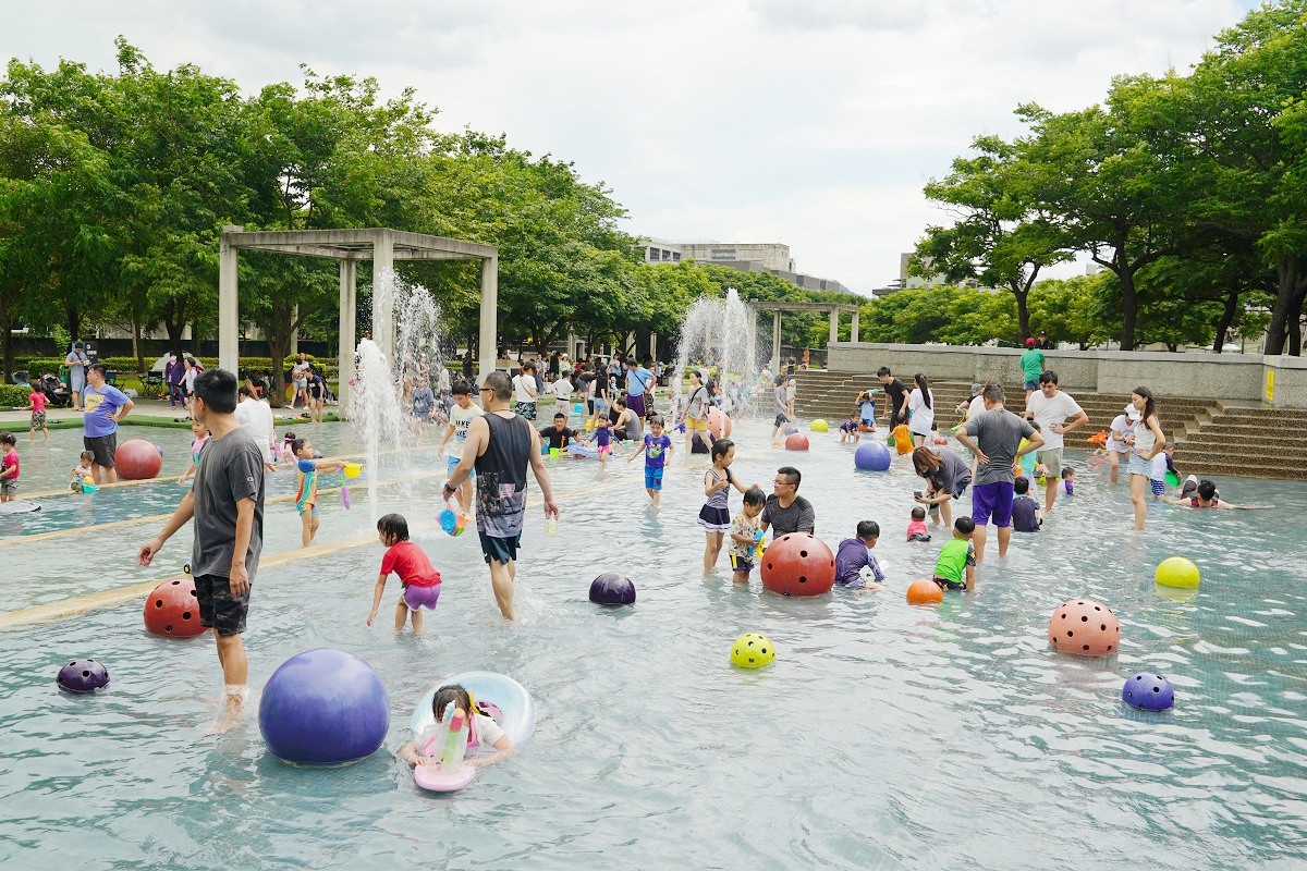 【鶯歌玩水景點推薦】免費入園超貼心 玩沙玩水超好玩 鶯歌博物館水廣場